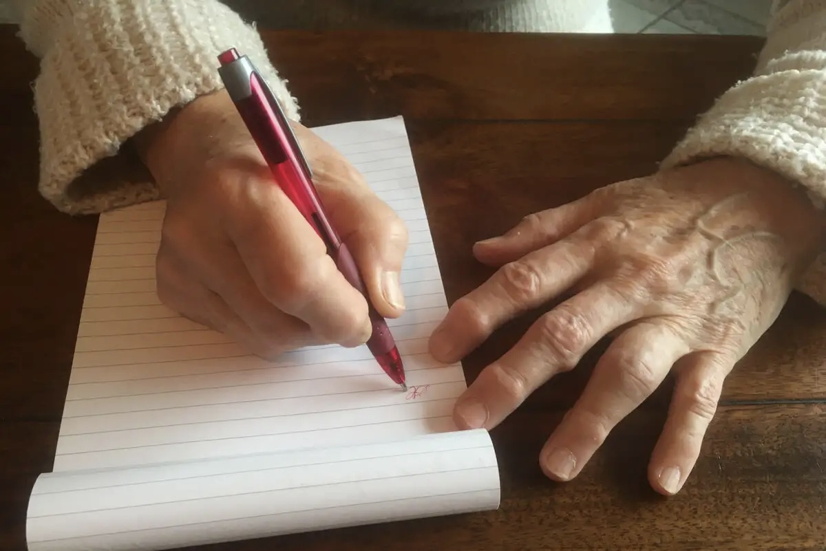 Ni crucigramas ni leer: la actividad que los mayores de 60 años deberían hacer cada día, según expertos